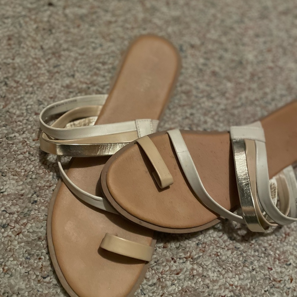 Kenneth Cole Reaction Cream and Tan Sandals